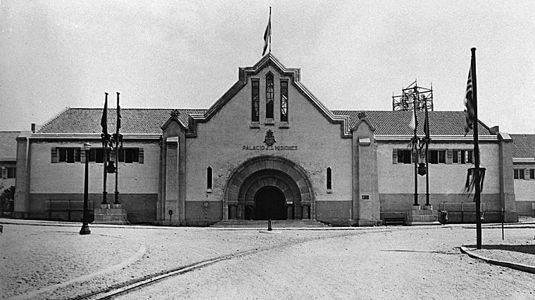 El desaparecido Palacio de las Misiones, que se ubicaba en los actuales jardines de Joan Maragall