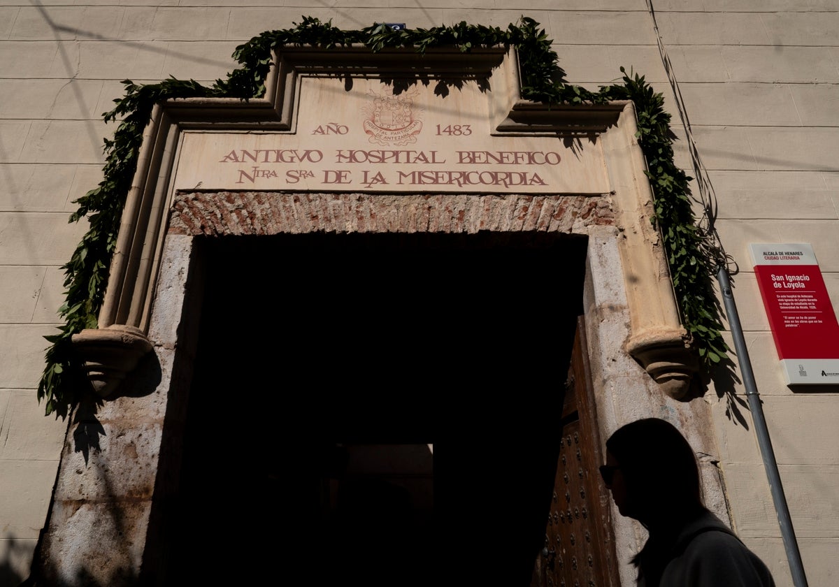 Entrada al hospital de Antezana, en Alcalá de Henares