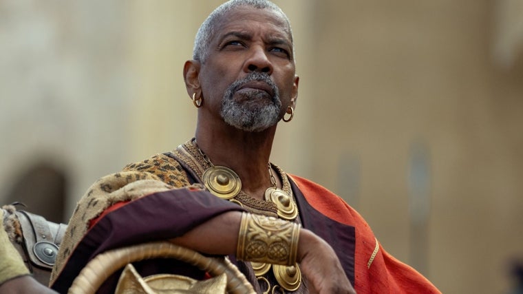 Denzel Washington, como Macrino