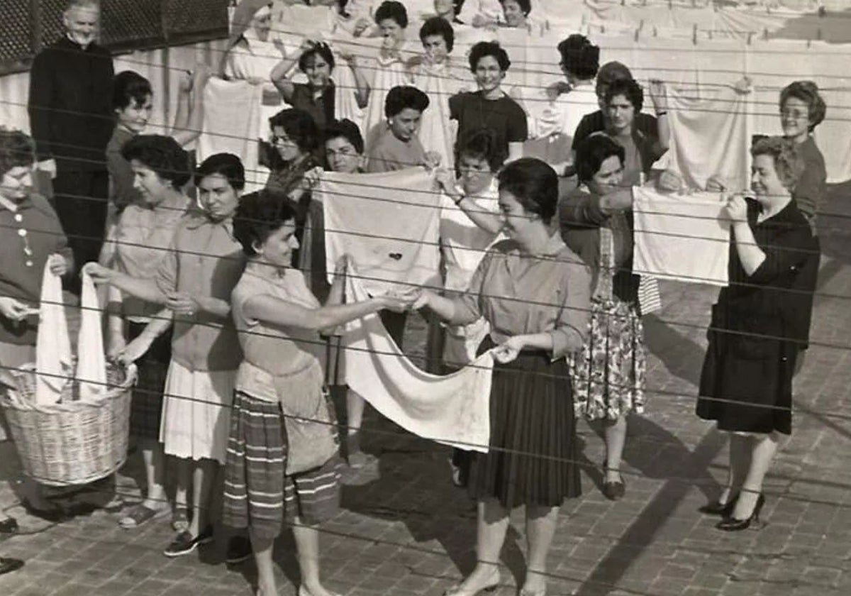 Un grupo de españolas se capacitan en un convento de Madrid en tareas domésticas como parte del acuerdo migratorio laboral entre España y Australia