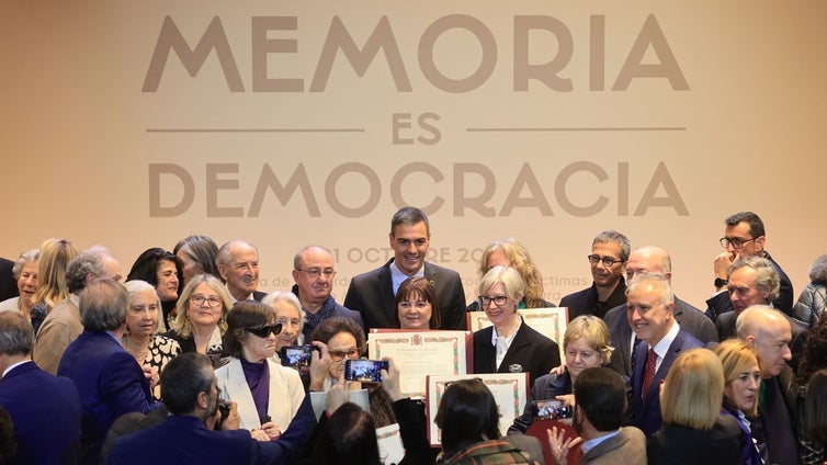 Pedro Sánchez no da marcha atrás y nombra a Vicente Aleixandre víctima del franquismo