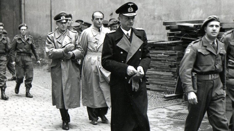 Los Aliados capturan a Dönitz, el sucesor de Hitler