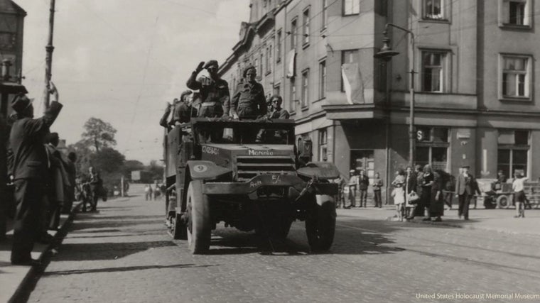 [1945'tePilsen'dekiZaferKonvoyununGirişi
