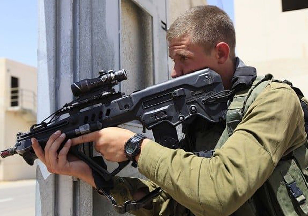 Un soldado de las FDI armado con un fusil Tavor