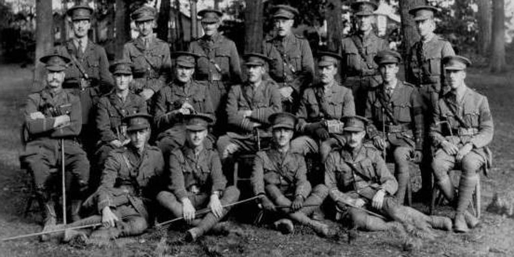 El batallón de futbolistas y los cientos de hinchas que les siguieron para luchar junto a ellos en la Primera Guerra Mundial