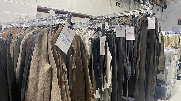 Diferentes prendas preparadas para la ambientación