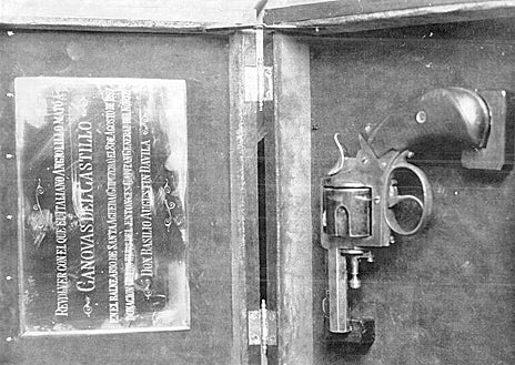 Imagem Secundária 1. Acima: Foto de Angiolillo em Vergara momentos antes de ser executado pelo asqueroso garrote. Embaixo, à esquerda: a arma que ele usou para cometer o crime. Embaixo, à direita: Retrato do assassino, publicado na revista Blanco y Negro em 21 de agosto de 1897.