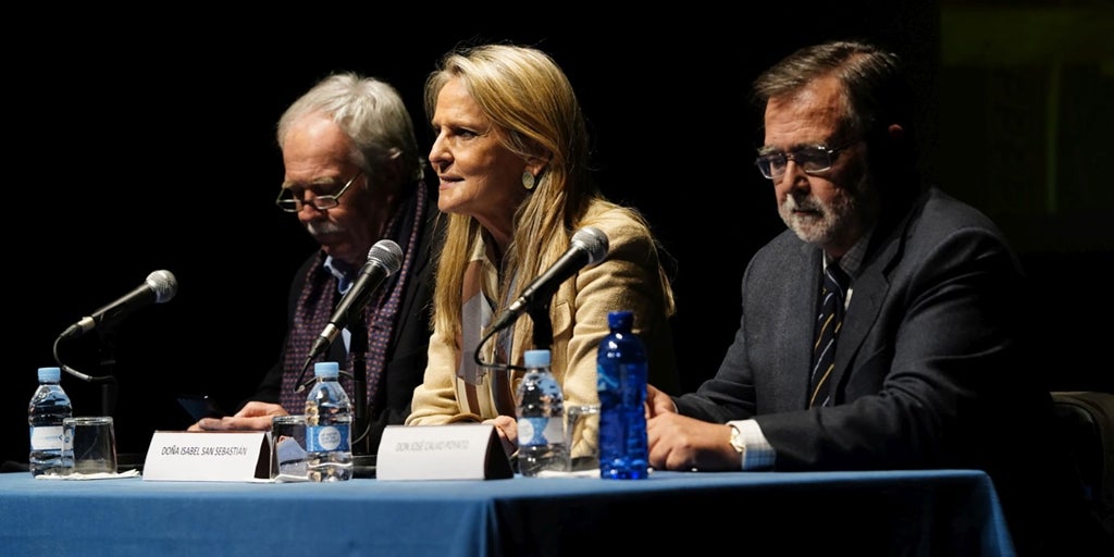 スペインを形作った歴史的伝説、ポズエロで議論中