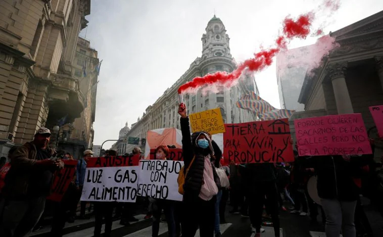 Grito de desesperación en las calles argentinas por la inflación sin freno