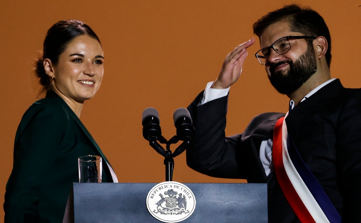 Gabriel Boric junto a Irina Karamanos tras asumir la Presidencia de Chile el pasado marzo