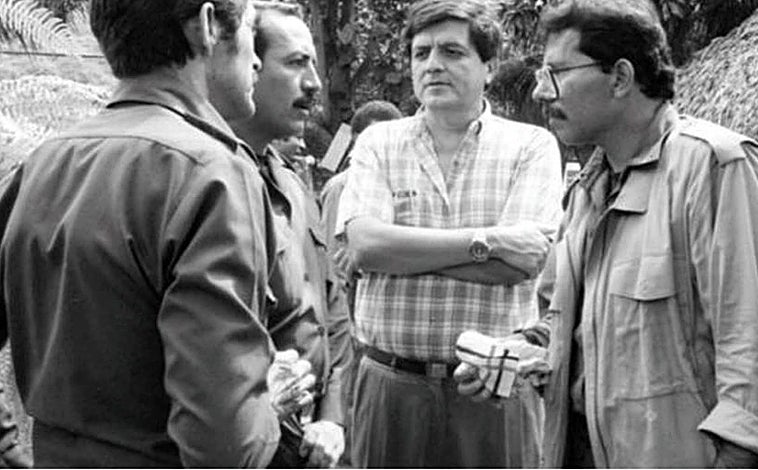 Imagen principal - Una foto histórica, en la que se puede ver a Ortega y al exguerrillero Hugo Torres. Los líderes sandinistas encarcelados Sora María Talléz y Victor Hugo