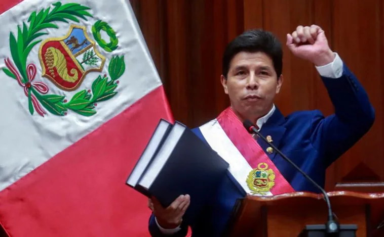 El presidente de Perú, Pedro Castillo, pronunciando su discurso sobre el Estado de la Nación en el Congreso al cumplir un año en el poder el Día de la Independencia, en Lima el 28 de julio de 2022