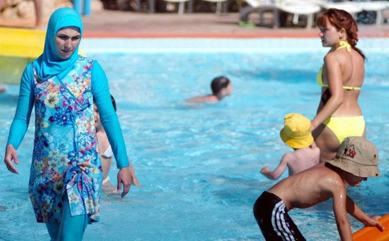 Nueva campaña a favor del burkini en las piscinas francesas