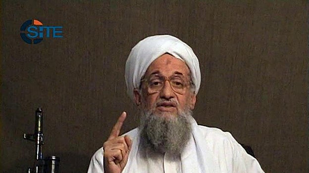 Imagen después - Bin Laden y Al Zawahiri, cuando este era su número dos. La segunda imagen es una de las úlitmas apariciones de Al Zawahiri