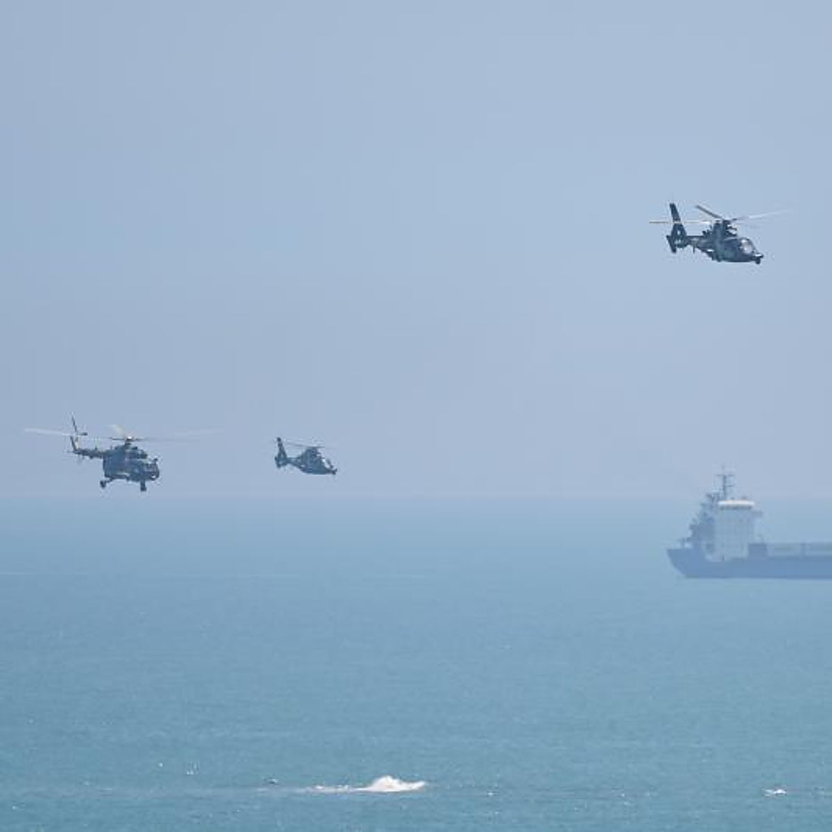 China amenaza a Taiwán con las mayores maniobras militares de su historia