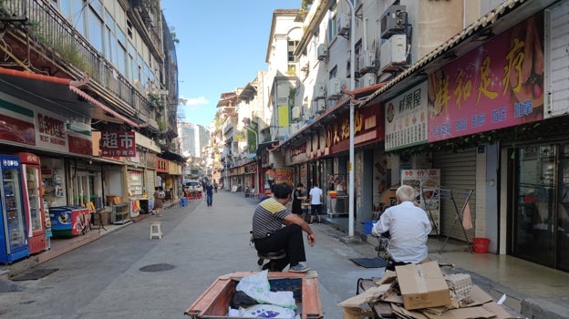 Muchos comercios con productos de Taiwán que han tenido que cerrar por las restricciones