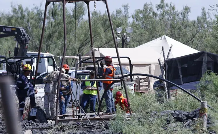 México recurre a un dron acuático para rescatar a los diez mineros atrapados