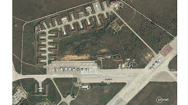 Imagen antes - Imágenes del antes y después de la base rusa Saki, en Crimea