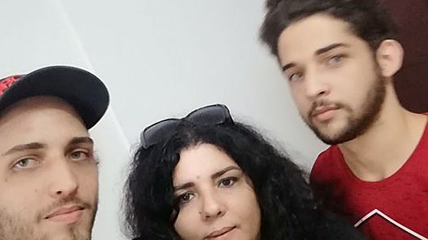 Vivián López y su sobrino desaparecido a la derecha