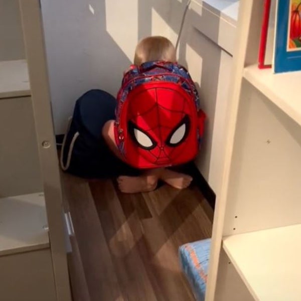 Una mochila antibalas para volver al cole: una madre de EE.UU. enseña a su hijo de 5 años a sobrevivir a un tiroteo