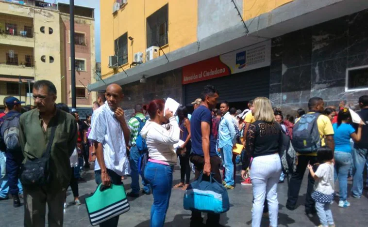 El consulado de Venezuela en Barcelona entrega pasaportes con errores