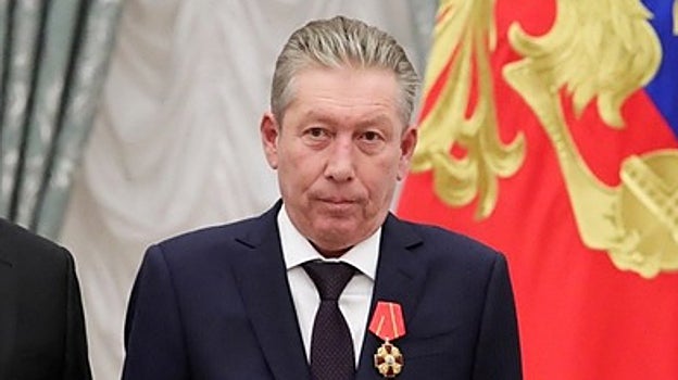 El presidente ruso Putin y el presidente ejecutivo Lukoil Maganov asisten a una ceremonia de entrega de premios en Moscú