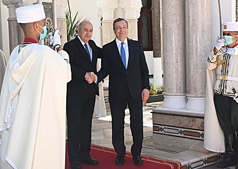 Imagen secundaria 1 - Argelia juega a dos bandas en sus relaciones exteriores