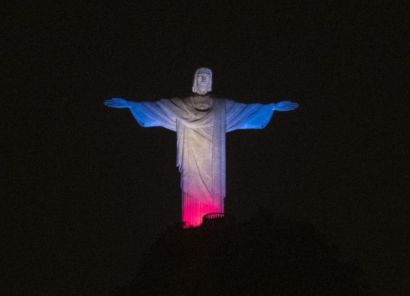 El Cristo Redentor de Río de Janeiro, Brasil, se iluminó con los colores de Reino Unido en honor al fallecimiento de la reina de Inglaterra