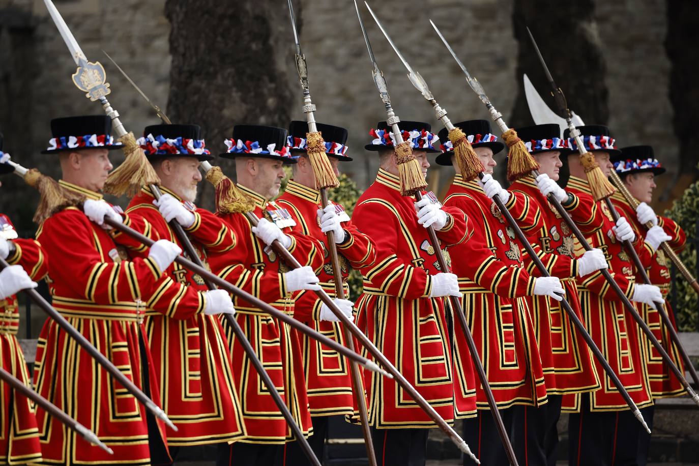 Los Yeoman Warders, también conocidos como Beefeaters, en la Torre de Londres.