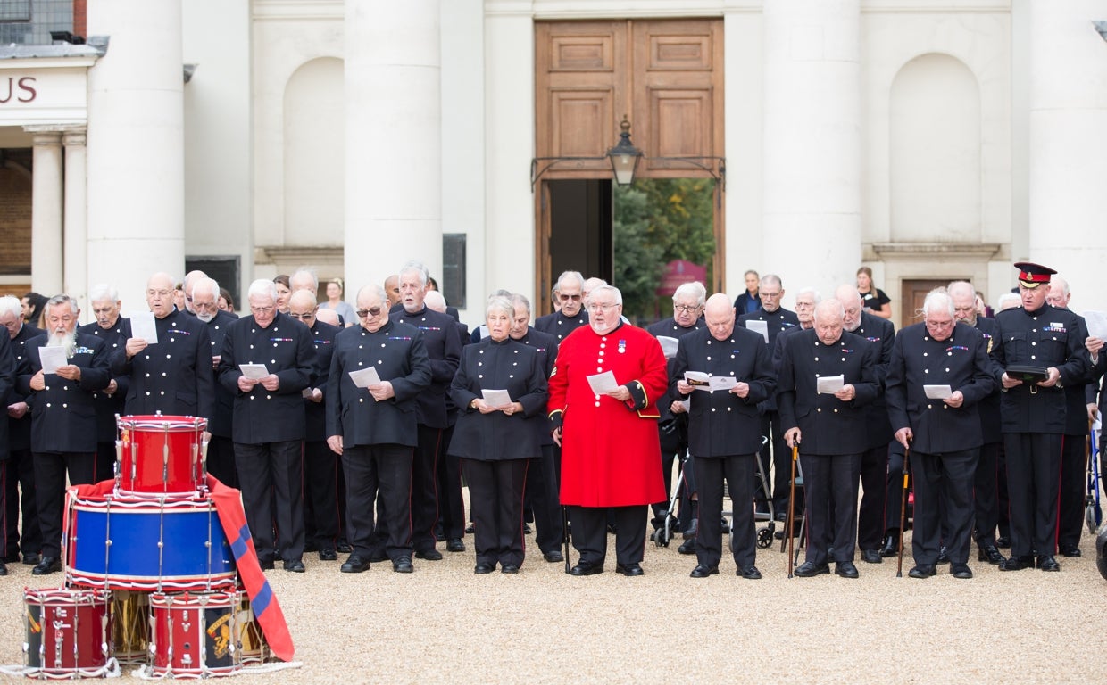 Servicio en recuerdo a la monarca en el Royal Chelsea Hospital