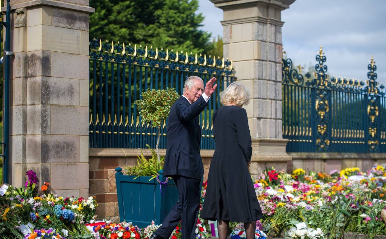 Carlos III no pagará impuestos por la herencia de su madre