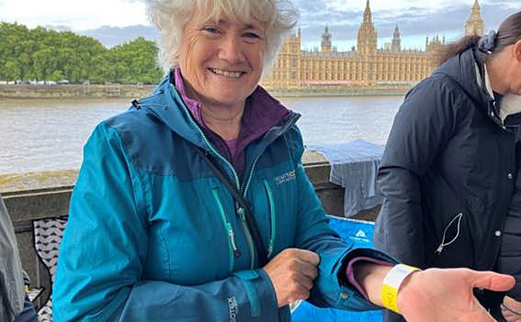 En la kilométrica cola para dar el último adiós a la Reina Isabel II