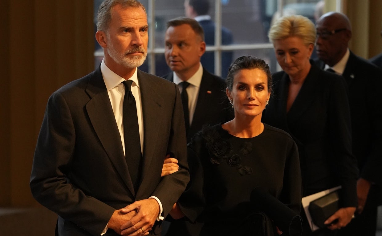 Felipe VI y Letizia Ortiz llegan a la recepción ofrecida por el Rey Carlos III a los Jefes de Estado e Invitados oficiales, en el Palacio de Buckingham