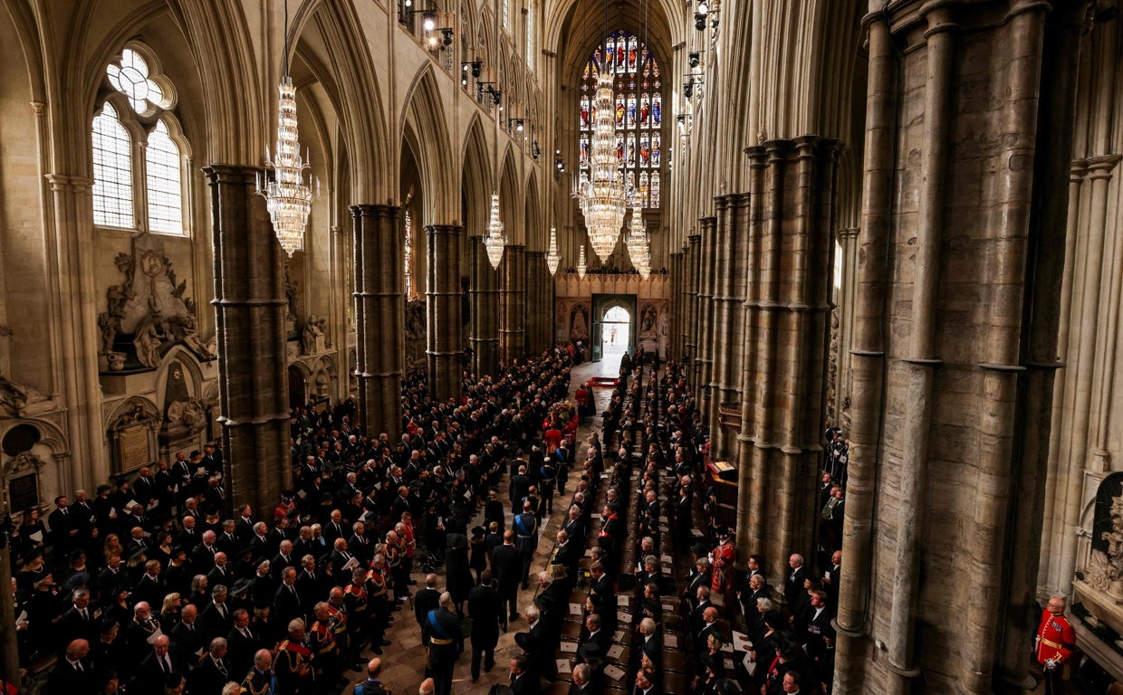 Vídeo | Los emotivos dos minutos de silencio en honor a Isabel II durante su funeral