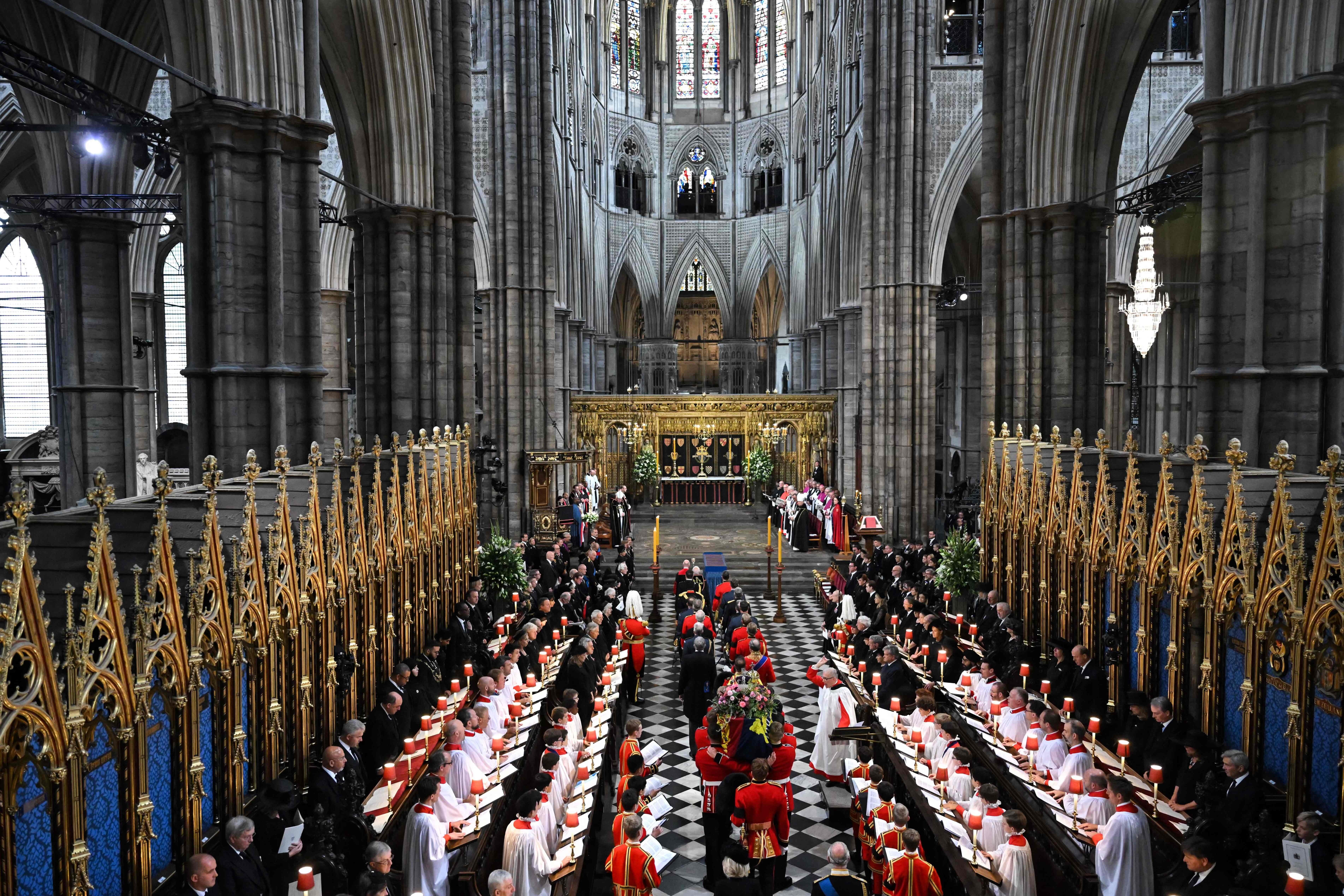 Interior de la Abadía de Westminster durante el funeral de Estado. 