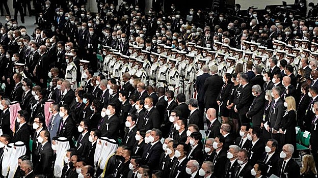 Invitados asistentes al funeral de Estado en Tokio