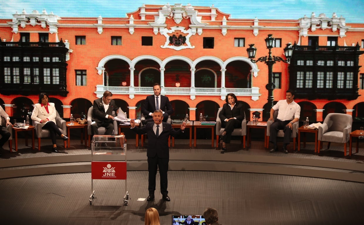 Acusaciones de corrupción, homicidio, violación y narcotráfico marcan las elecciones regionales en Perú