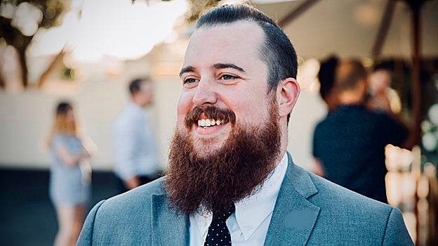 Zach Hoffman es camarero y barman