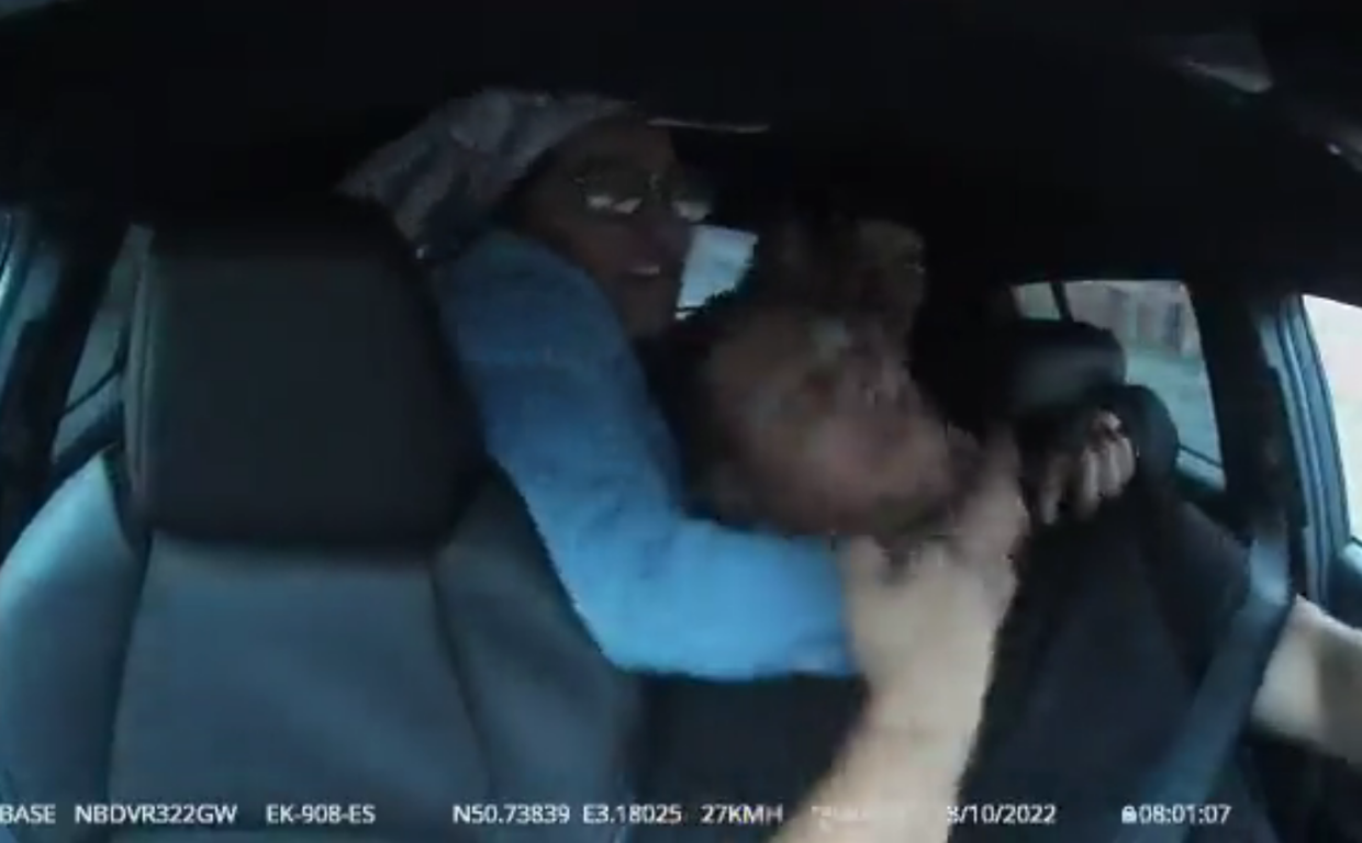 Una pareja agrede e intenta atracar a su conductor de VTC en Francia