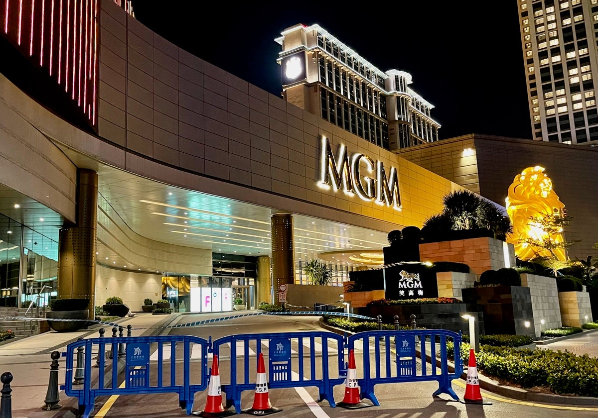 Tras detectarse que una crupier se había contagiado de Covid, el hotel-casino MGM en la franja de Cotai ha sido confinado con 1.500 personas dentro, entre huéspedes y trabajadores