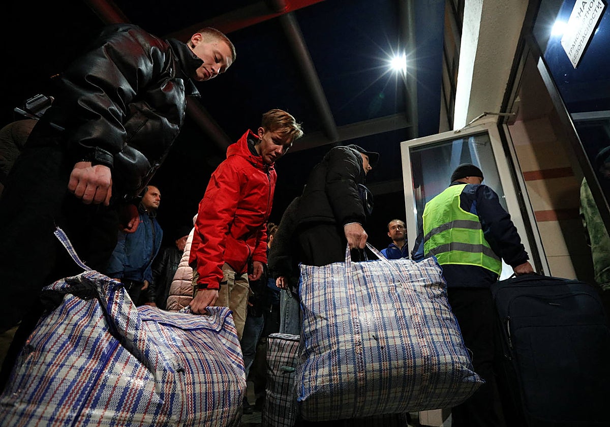 Los civiles evacuados de la parte controlada por Rusia de la región de Jerson llegan a Dzhankoi