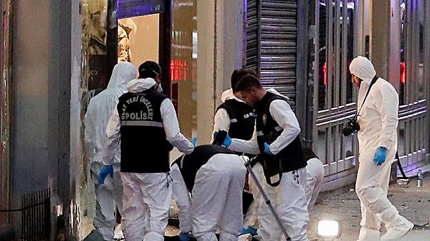 Al menos seis muertos y más de 80 heridos en un atentado en el centro de Estambul que las autoridades atribuyen a una mujer