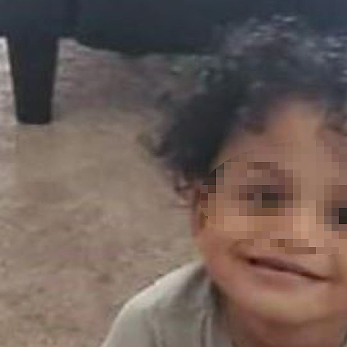 Un niño de dos años muere de hambre en su casa después de que su padre falleciera por causas naturales en el piso