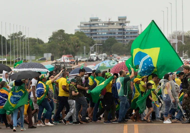 Bolsonaro y su militancia siguen sin aceptar la derrota en las presidenciales