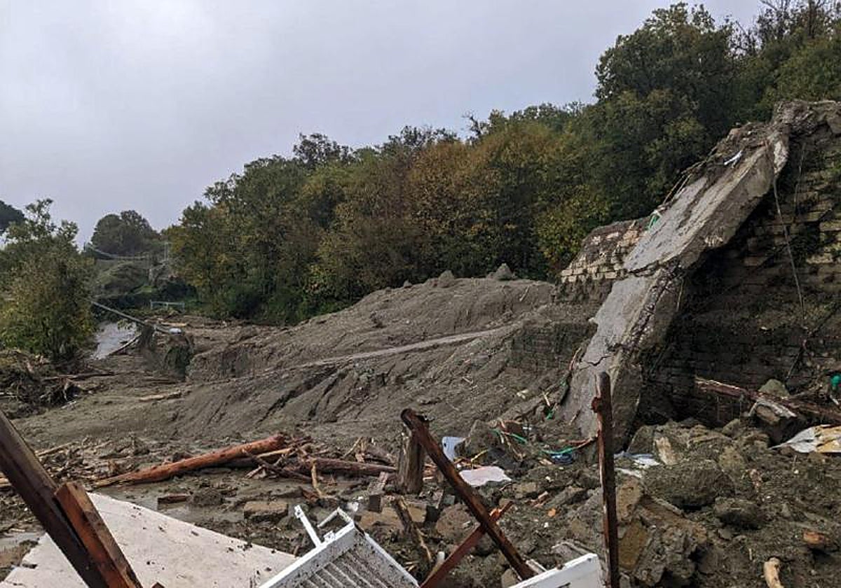 Tragedia en la isla italiana de Ischia: dos muertos y al menos 12 desaparecidos por un corrimiento de tierra