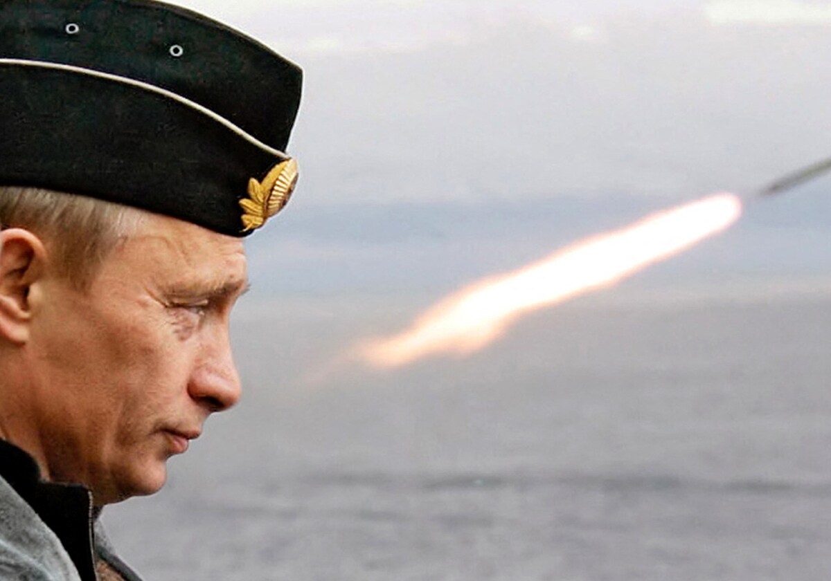 Putin observa el lanzamiento de un misil durante unos ejercicios militares en el norte del Ártico