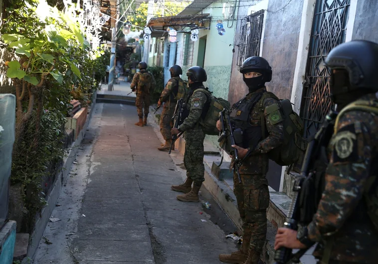 'Guerra contra las pandillas': Bukele despliega 10.000 efectivos en un suburbio de la capital salvadoreña
