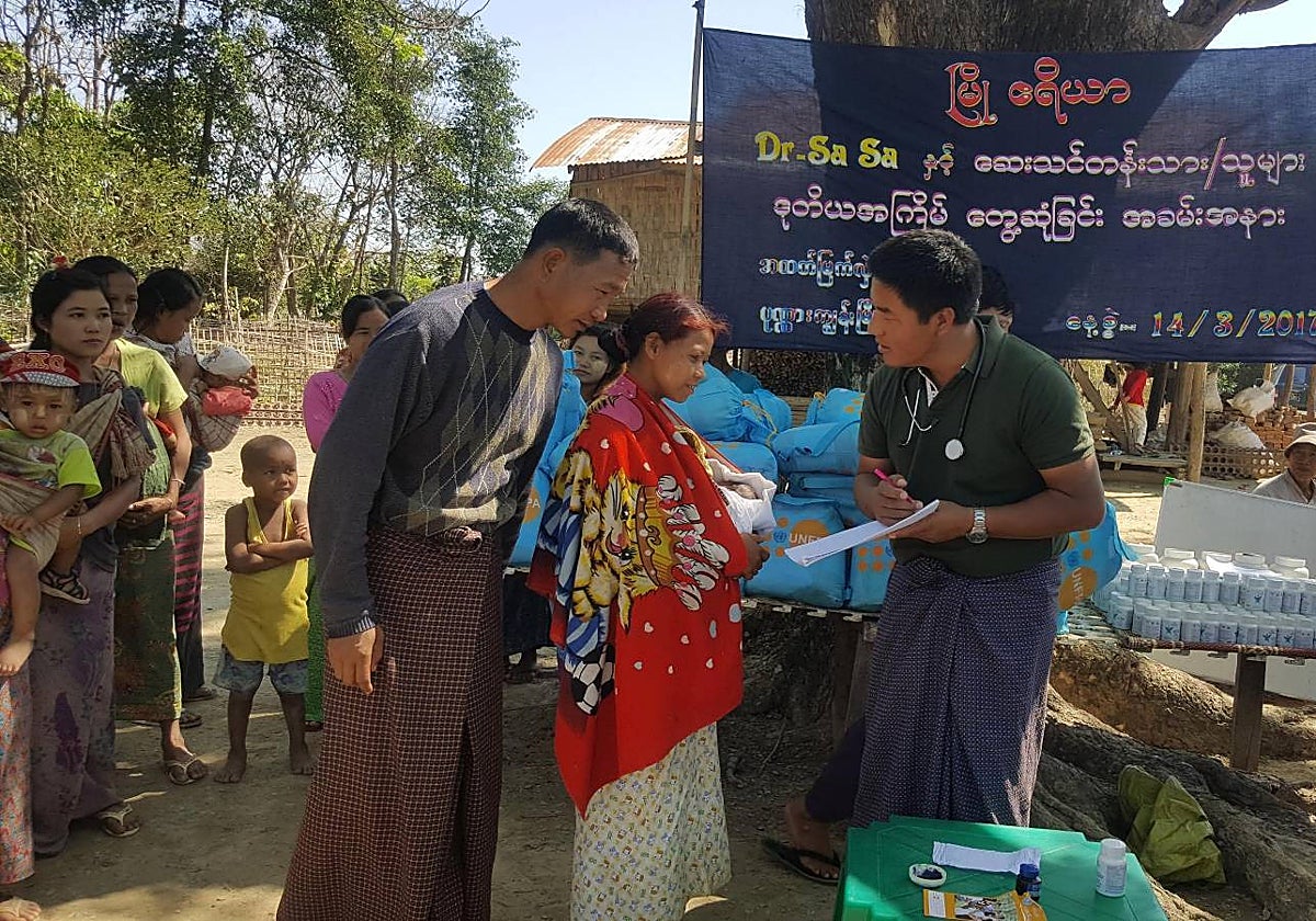 El doctor Sasa goza de un gran prestigio  por sus campañas de ayuda médica en las remotas y desatendidas zonas rurales