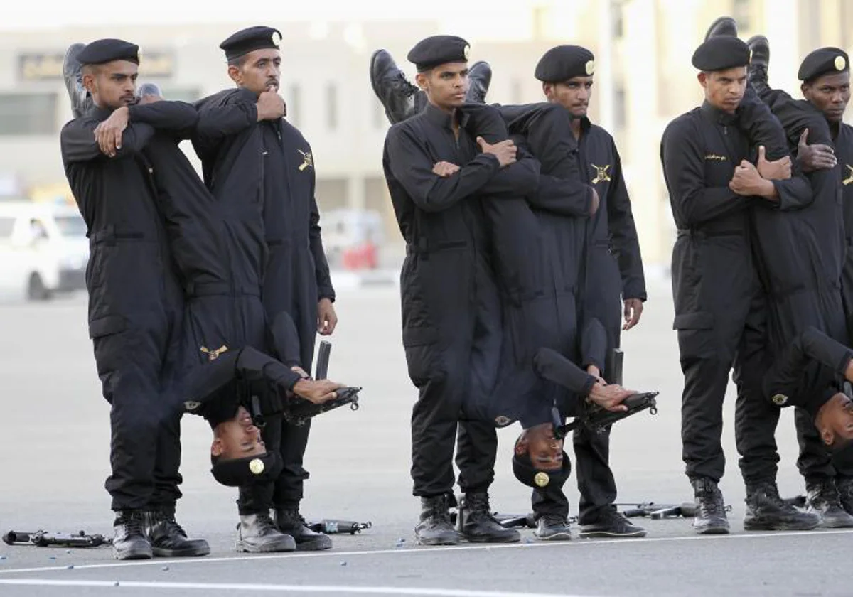 Agentes de la policía saudí