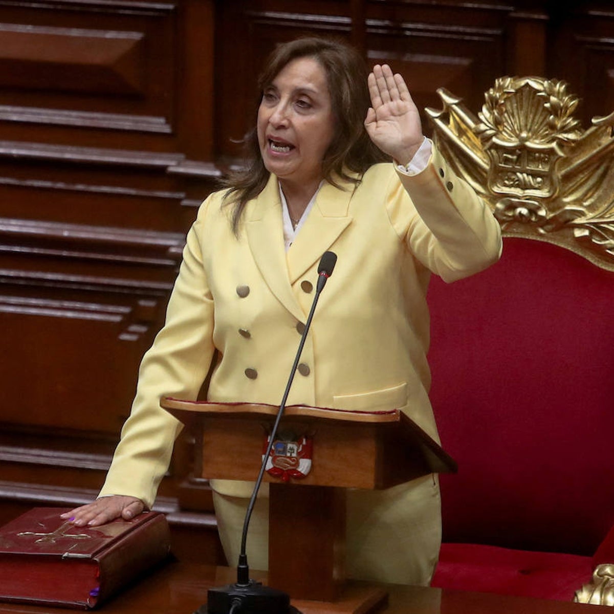 Así es Dina Boluarte, la nueva presidenta de Perú y la primera mujer al frente del país